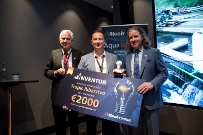 Winner of the Alltech Coppens inaugural Inventor program, Zoran Tepic, managing director of Tropic Ribarstvo, is pictured receiving his award during global aqua conference, Aqua InDepth from John Sweetman, international projects manager, Alltech; and CEO of Alltech, Dr Mark Lyons.
