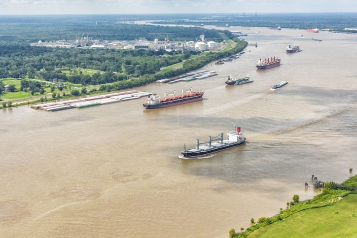 Cargo ships on the Mississippi River © GettyImages/Art Wager