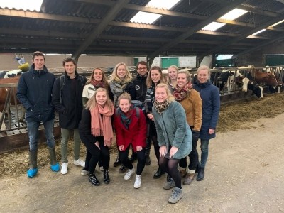 The 12 Sustainable Business Challenge participants at dairy farm visit © ForFarmers 