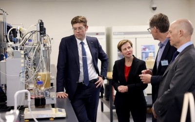 MicroBioGen’s Macquarie Park lab facility was opened by the Assistant Minister for Climate Change and Energy, Senator the Hon Jenny McAllister, Member for Bennelong Mr Jerome Laxale with CEO Geoff Bell and Dr Paul Attfield, Co-founder and Principal Scientist, Sydney